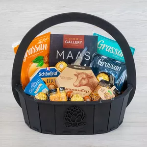 Сырная небольшая корзина для девушки с сыром грассан, сыром маасдам, сыром черная корова и дорблю - №286