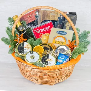 Подарок на новый год в корзине с сырами, деликатесами из мяса косули, кабана, бобра, медведя, утки и куропатки - №1933