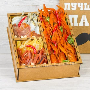 Подарок мужчине в боксе с вареными раками, желтым полосатиком, соломкой горбуши, янтарной рыбкой и минтаем - №372