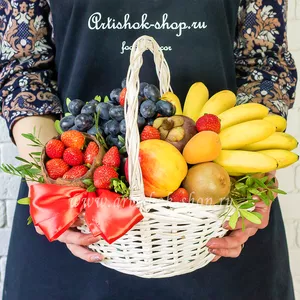 Женская подарочная корзина с абрикосами, клубникой, киви и бананами - №834