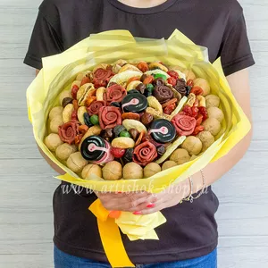 Женский подарочный букет из грецких орехов, кураги, чернослива, фиников, инжира и ананаса - №896