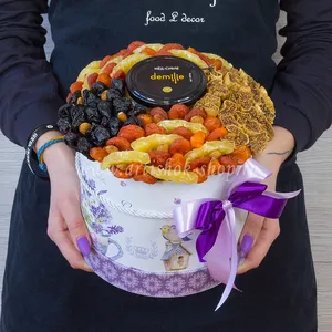 Шляпная коробка с медом суфле, ананасом, курагой, инжиром, черносливом и кумкватом в подарок для женщин - №1277