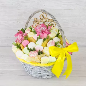 Сладкая подарочная композиция в корзине с зефиром Marshmallows в бельгийском шоколаде, ананасом и цветами альстромерия для женщин - №1299