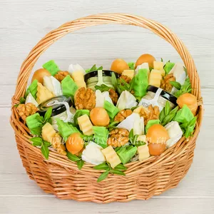 Подарочная корзина с сырами, медом и орехами - №1386