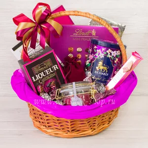 Подарочная корзина с чаем Richard, конфетами Lindt, А. Коркунов, медом, шоколадом Lindt и Truffles для женщин - №1570