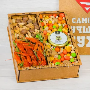 Подарочный бокс с вареными раками, томленым мясом оленя, орехами в глазури со вкусом сыра, васаби, орехами макадамия, пекан и фисташками для мужчин на 23 февраля - №1646