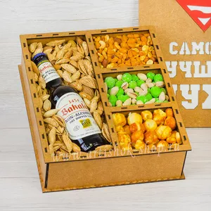 Подарок для мужчины с орехами в глазури, арахисом, миндалем, кешью, сырными бочонками и безалкогольным пивом в подарочном боксе - №1647