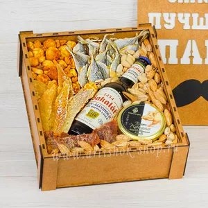 Подарочный деревянный бокс для мужчин с паштетом из мяса кабана, желтым полосатиком, спинкой минтая, янтарной рыбки и орехов - №1648