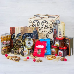 Подарочный набор с деликатесами из мяса бобра, куропатки, медведя, утки, джема, маринованными грибами, набором для настоек - №2016