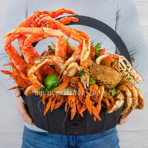 Мужская подарочная корзина с морепродуктами, клешнями краба, варёными раками и гребешками - №293